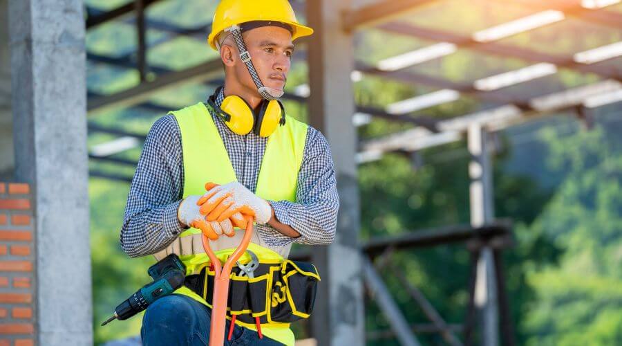 Professional gutter cleaning in Leawood, KS